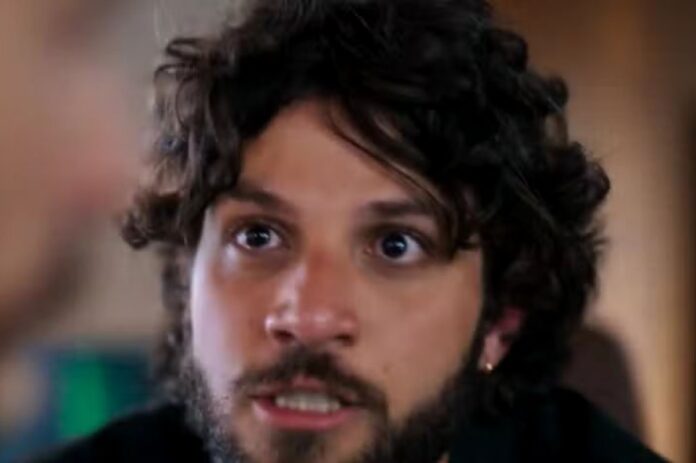 chay-suede-grava-mania-de-voce-de-mau-humor,-diz-colunista