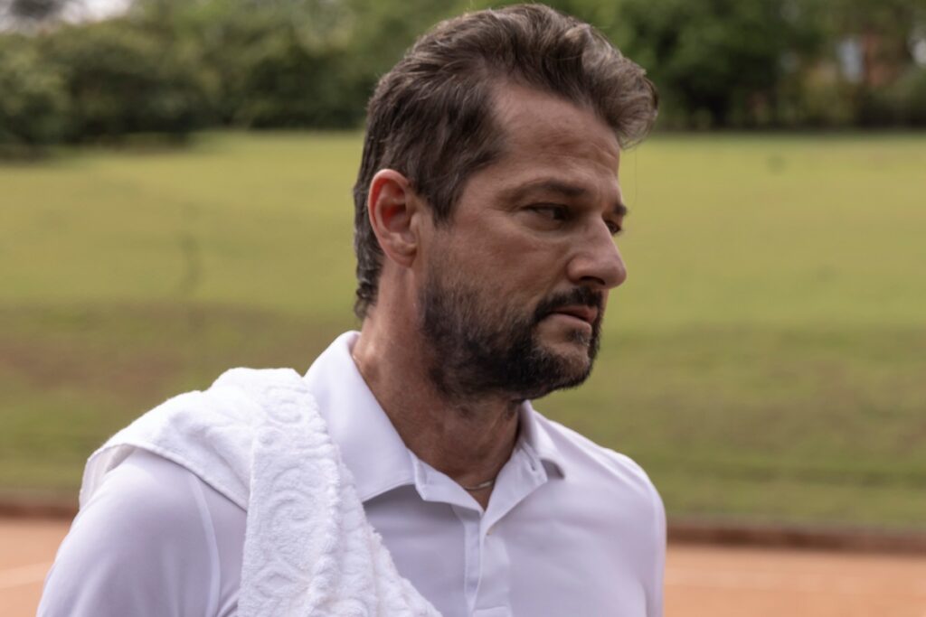 beleza-fatal:-lino-da-uma-surra-sem-do-nem-piedade-em-rog