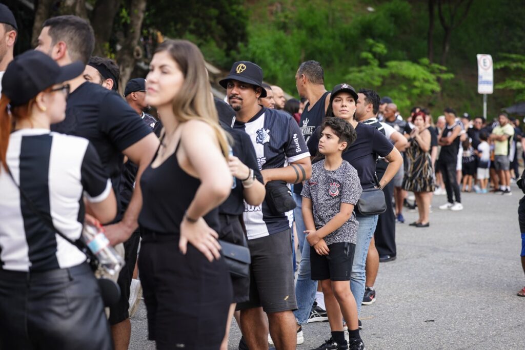 torcida-comparece-ao-pacaembu-para-acompanhar-portuguesa-e-corinthians