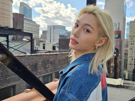 k-pop:-vocalista-do-stray-kids-sofre-acidente-de-carro-e-e-afastado-apos-fratura