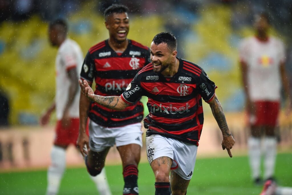 flamengo-confirma-lesao-de-mais-um-atacante-titular.-saiba-quem