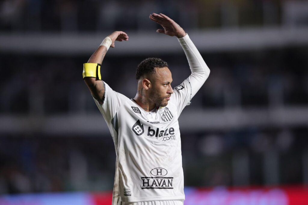 com-neymar,-grupo-de-jogadores-defende-fim-do-gramado-sintetico