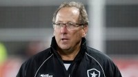 antes-de-ir-embora,-tecnico-levou-objeto-inusitado-do-botafogo;-entenda