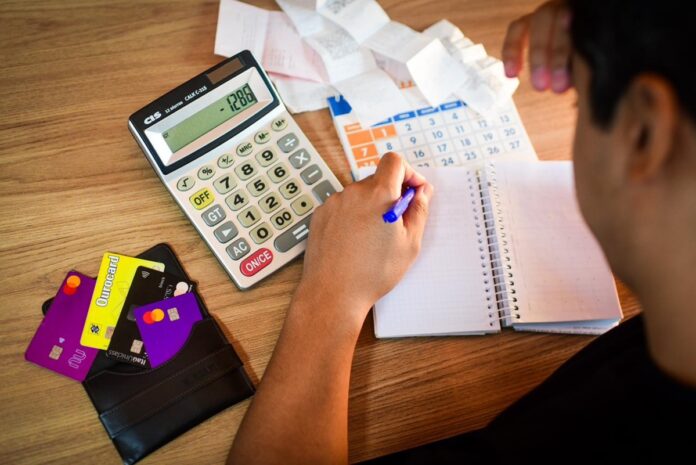 juros-altos-impoem-cautela-com-o-cartao-de-credito.-saiba-como-usa-lo