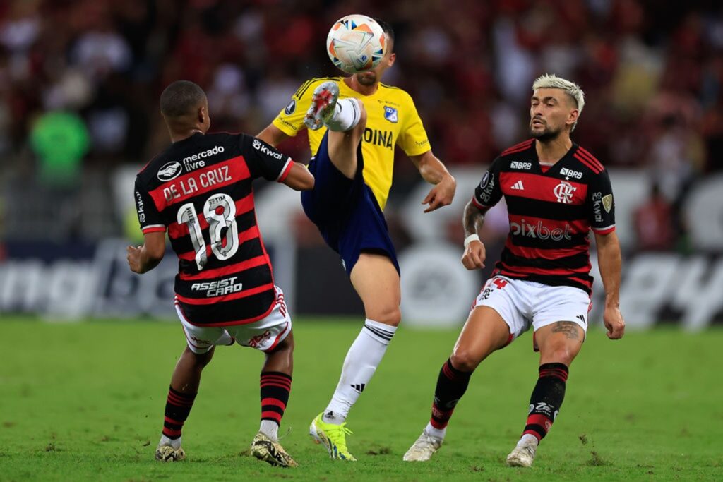 uruguaio-corta-pe-em-casa-e-desfalca-flamengo-contra-o-marica
