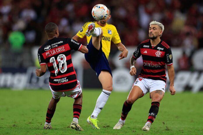 uruguaio-corta-pe-em-casa-e-desfalca-flamengo-contra-o-marica
