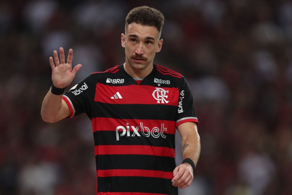 leo-ortiz,-do-flamengo,-comenta-polemica-do-gramado-sintetico;-assista
