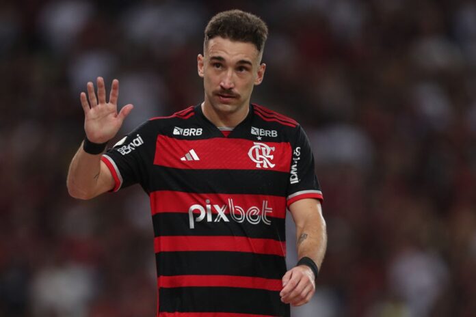 leo-ortiz,-do-flamengo,-comenta-polemica-do-gramado-sintetico;-assista
