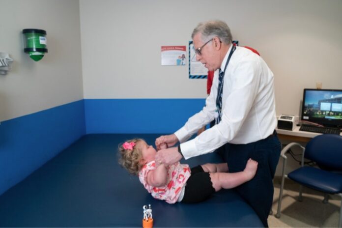 inedito:-medicos-tratam-bebe-com-ame-ainda-no-utero-com-sucesso