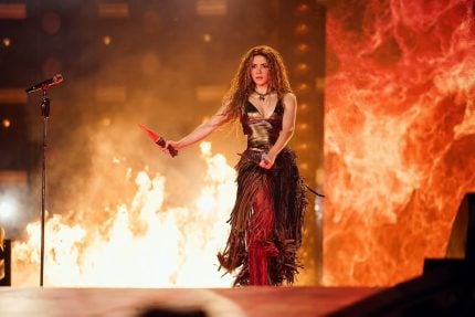 shakira-cancela-mais-um-show-de-sua-turne-e-cai-num-inferno-astral-sem-fim