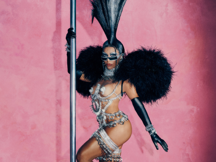 sabrina-sato-inova-com-look-de-zumbi,-cravejado-de-swarovski,-em-ultimo-ensaio-na-sapucai