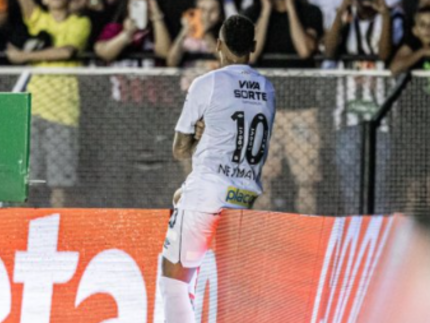 o-pai-ta-on!-neymar-brilha-com-gol-olimpico-e-e-aplaudido-ate-pela-torcida-adversaria