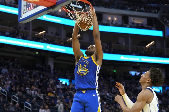 warriors-vencem-mavericks-em-tarde-de-homenagem-a-iguodala