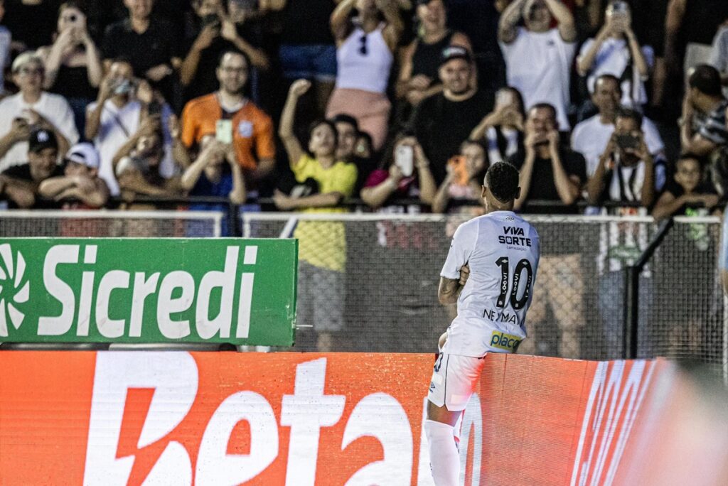 fas-de-neymar-provocam-casagrande-apos-gol-olimpico-do-craque.-veja