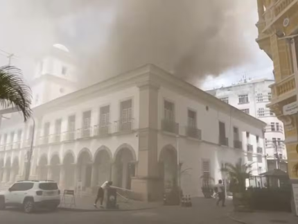 camara-de-vereadores-de-salvador-e-evacuada-em-meio-a-incendio