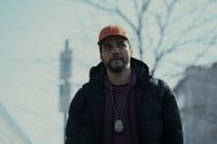 “lucky”:-drew-starkey-entra-para-elenco-de-serie-com-anya-taylor-joy