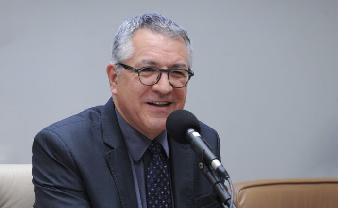 quem-e-alexandre-padilha,-sucessor-de-nisia-no-ministerio-da-saude