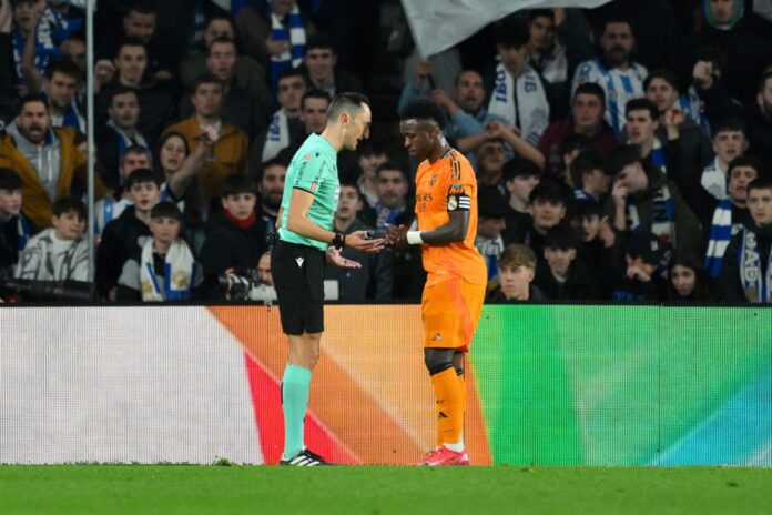 video:-vini-jr.-e-alvo-de-racismo-em-jogo-do-real-madrid