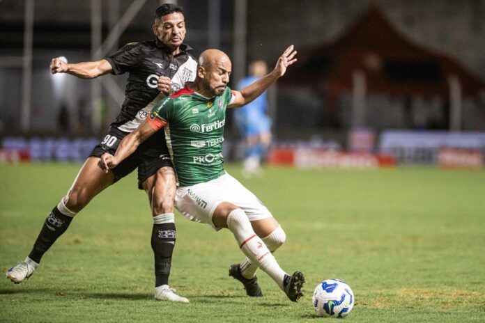 video:-jogador-da-ponte-preta-puxa-juiz-e-e-expulso-na-copa-do-brasil