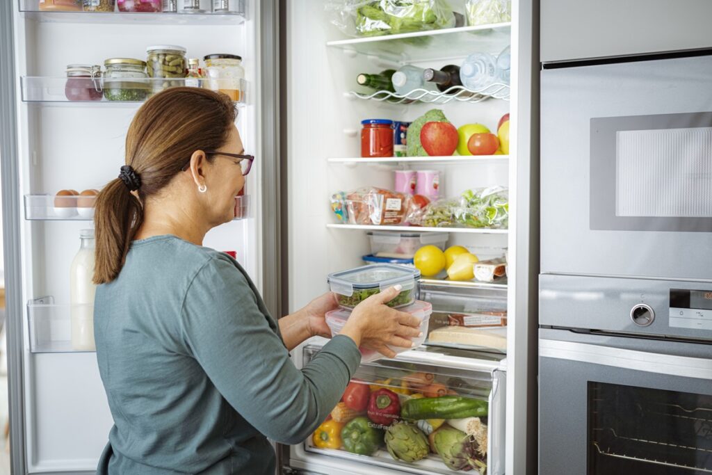 quanto-tempo-e-seguro-guardar-comida-na-geladeira?-nutris-esclarecem