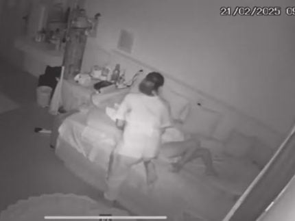 cuidadora-quebra-o-braco-de-menina-de-10-anos-com-disturbio-raro