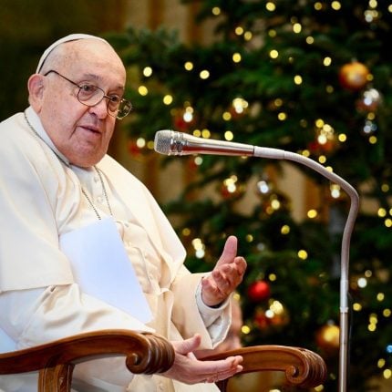 papa-francisco-“dormiu-bem”-apos-apresentar-leve-melhora,-diz-vaticano