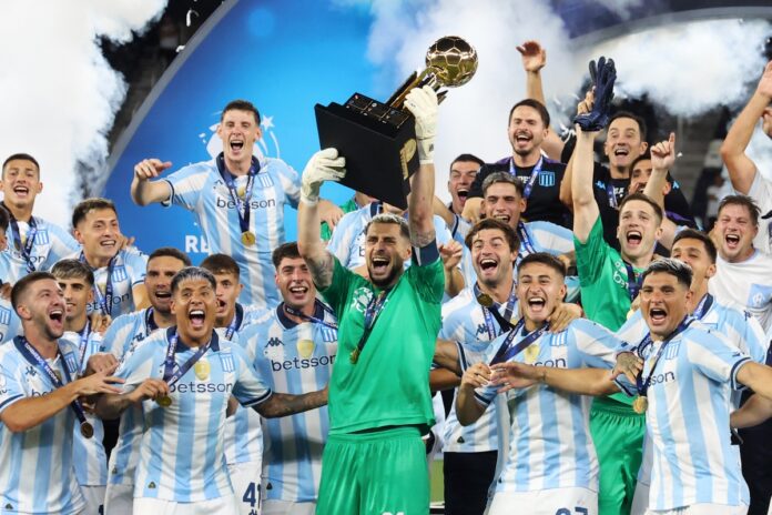 atletas-do-racing-comemoram-titulo-ao-som-de-“ai-se-eu-te-pego”;-veja
