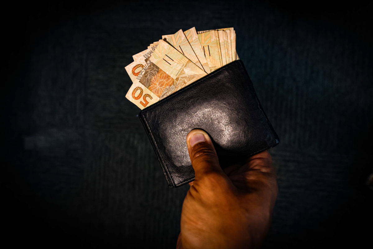 ibge:-rendimento-domiciliar-do-brasileiro-foi-de-r$-2.069-em-2024