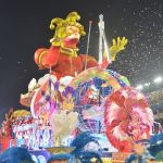 em-carros-gigantes,-dragoes-da-real-leva-‘aquarela’-e-toquinho-para-avenida
