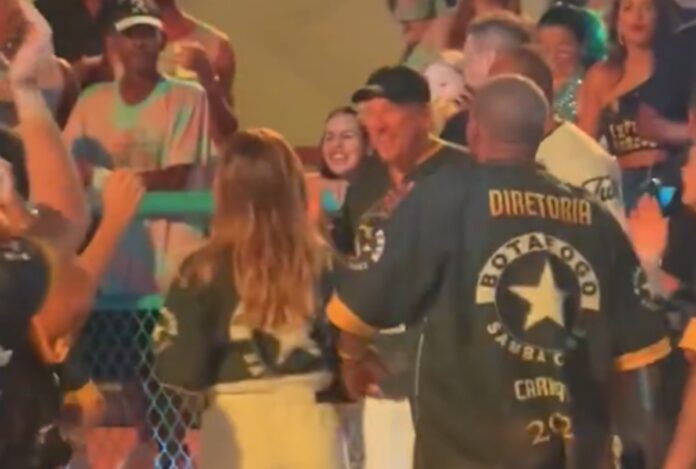 rj:-dono-do-botafogo,-john-textor-curte-carnaval-na-sapucai.-video
