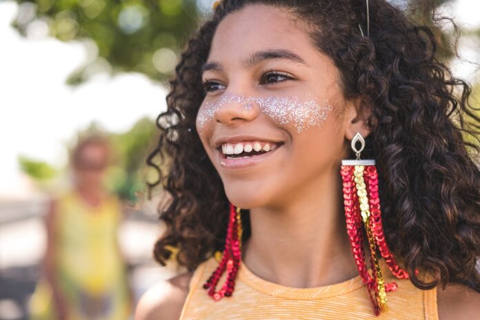 microplasticos-e-metais:-conheca-o-lado-nem-tao-cintilante-do-glitter