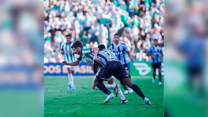 com-golaco-no-fim-e-briga-em-campo,-gremio-vai-a-final-do-gaucho;-veja