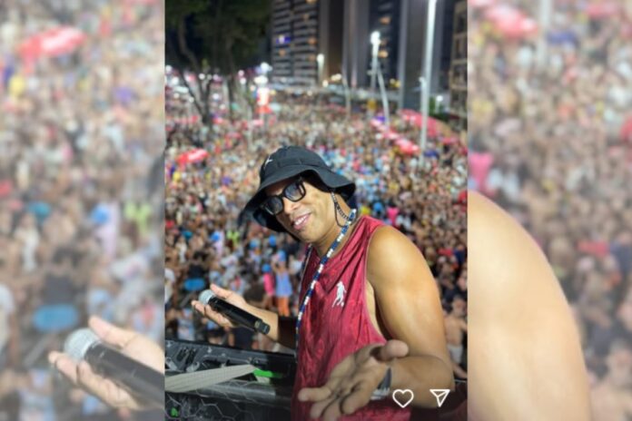 video:-“rei-do-role-aleatorio”,-ronaldinho-gaucho-comanda-bloco-na-ba