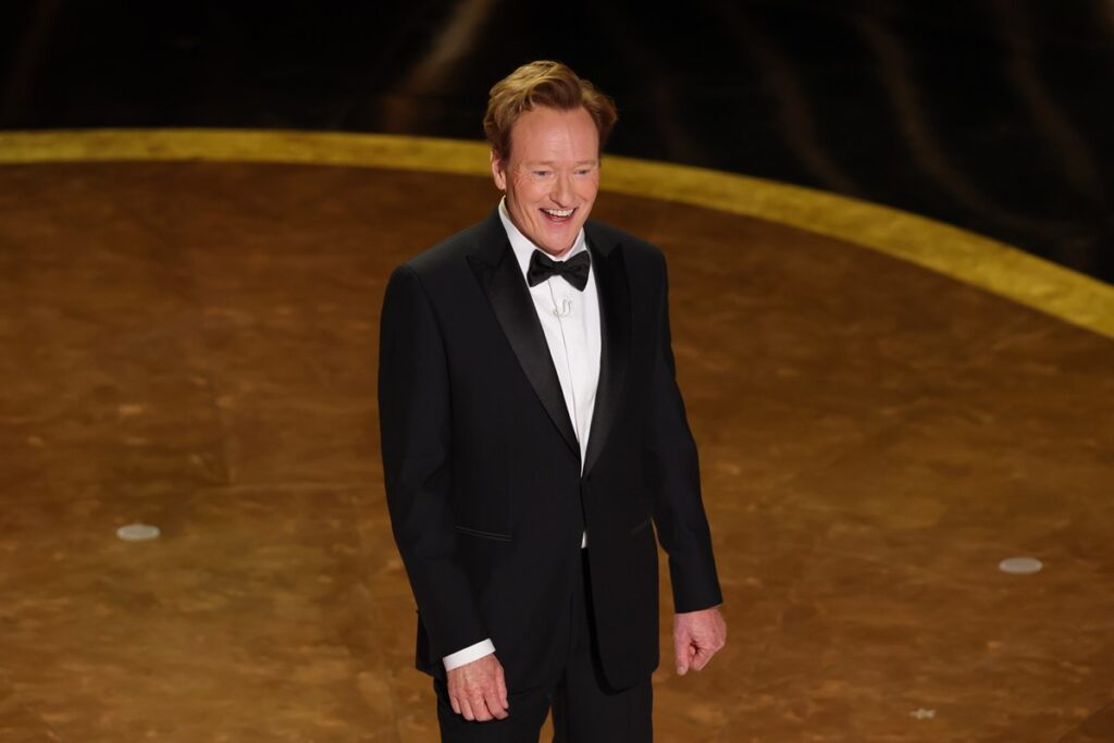 oscar-2025:-conan-o’brien-faz-piada-com-ainda-estou-aqui