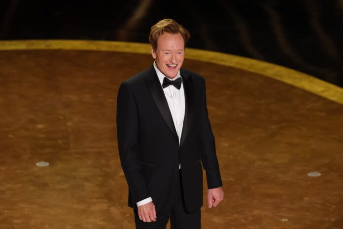oscar-2025:-conan-o’brien-faz-piada-com-ainda-estou-aqui
