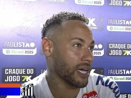 susto!-neymar-sente-coxa,-pede-substituicao-e-tranquiliza-torcida-do-santos
