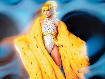 deborah-secco-celebra-funk-no-carnaval-com-fantasia-de-mulher-banana