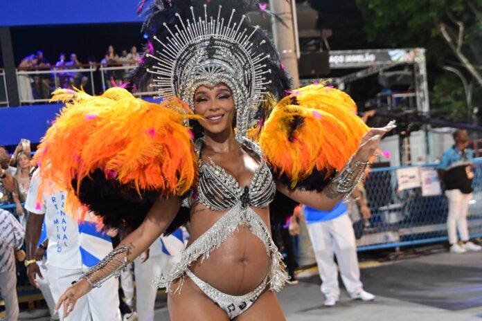 gravida,-brunna-goncalves-ostenta-barrigao-durante-desfile-no-carnaval