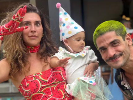 em-harmonia,-fernanda-paes-leme-celebra-carnaval-com-a-filha-e-o-ex-noivo