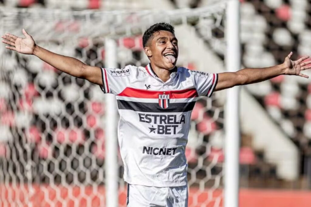 acidente-em-sao-paulo-deixa-jogador-do-bragantino-gravemente-ferido