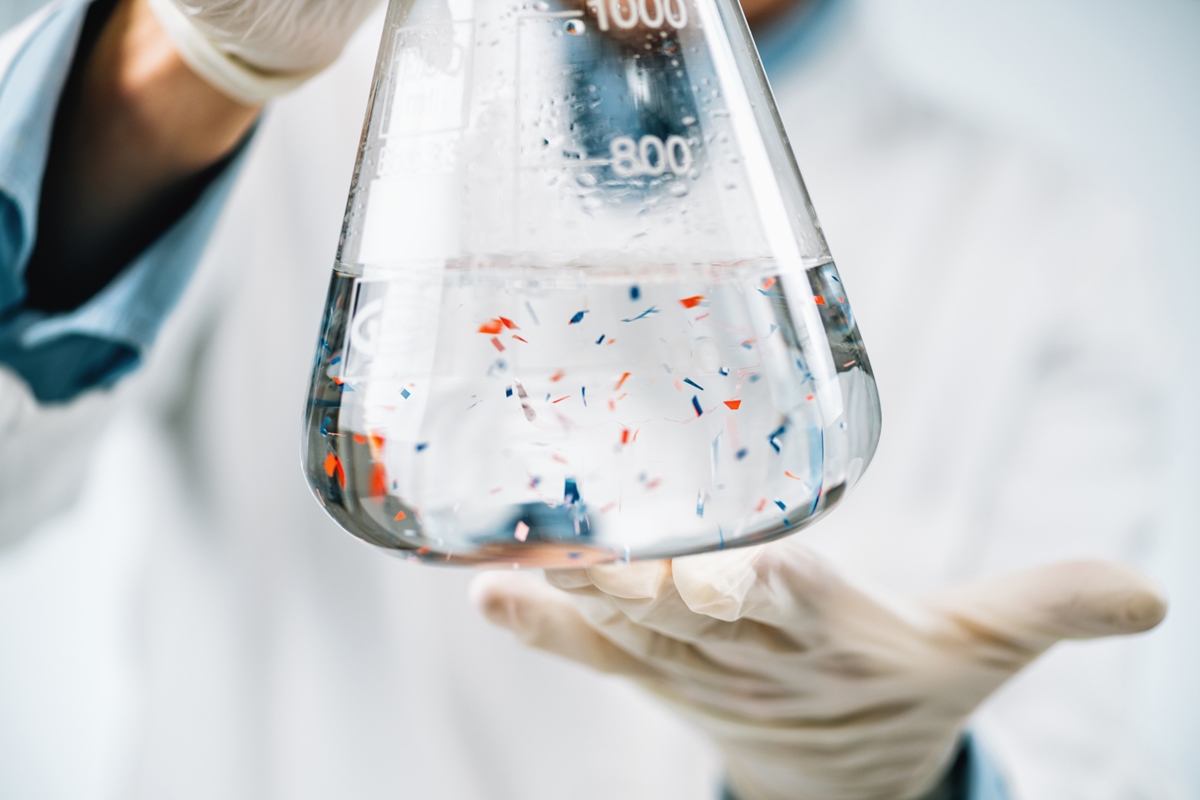 microplasticos-encontrados-em-cerebro-humano-estao-ligados-a-demencia