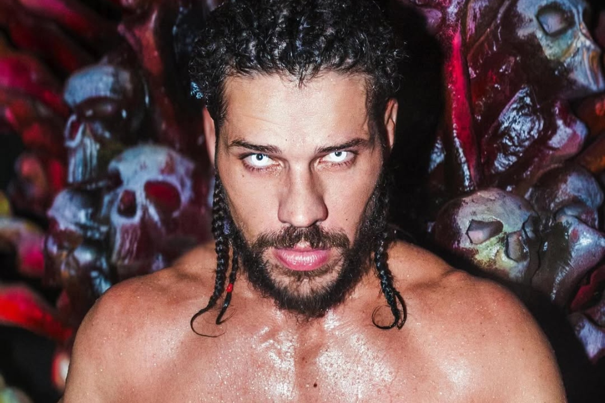 jose-loreto-desfila-como-diabo-dias-antes-de-estrear-como-jesus-cristo