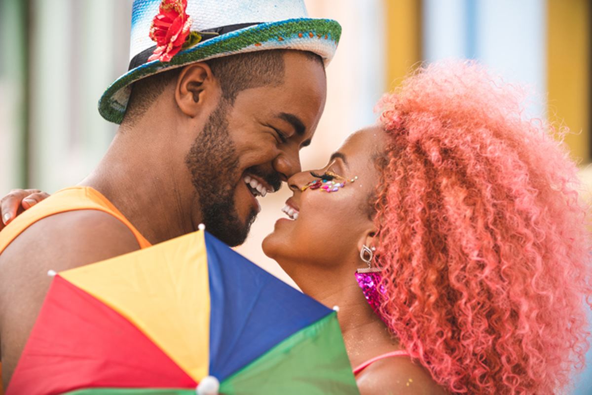 doenca-do-beijo:-veja-sintomas-e-saiba-se-tem-como-evitar-no-carnaval