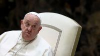 papa-francisco-teve-noite-tranquila-e-continua-se-recuperando,-diz-vaticano