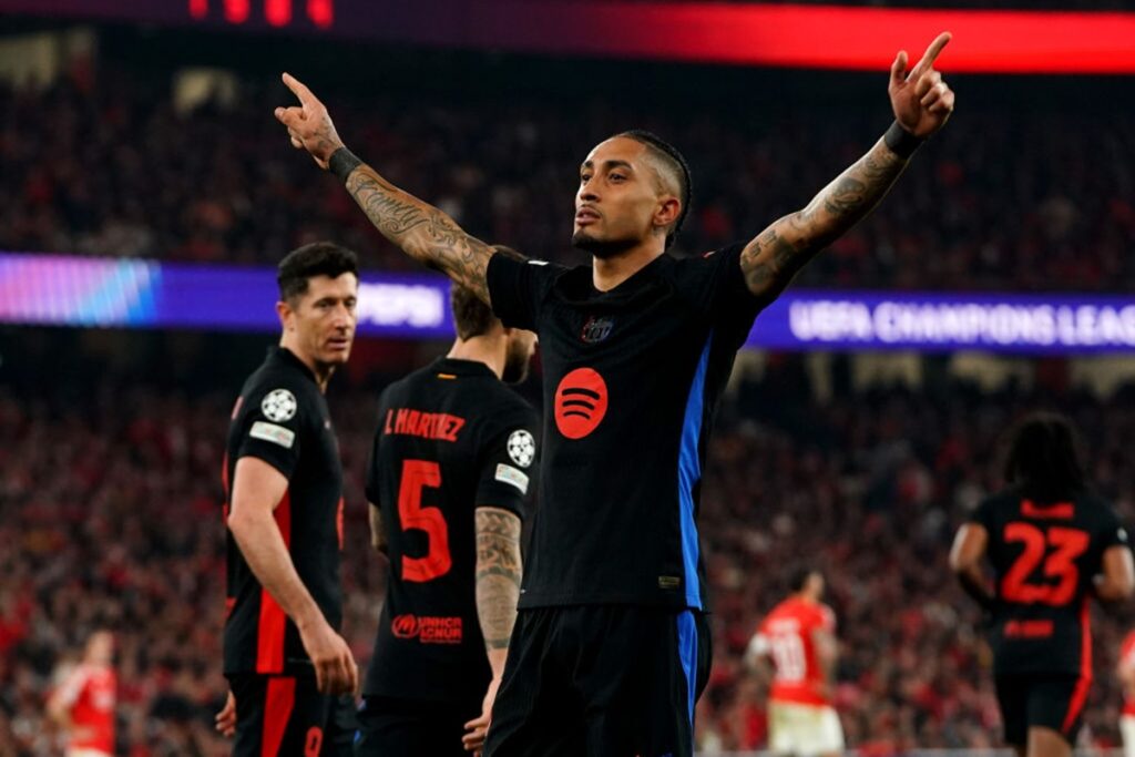 video:-raphinha-marca-golaco-e-barcelona-vence-na-champions-league