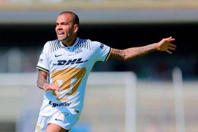pumas-processa-daniel-alves-por-violacao-de-contrato.-entenda