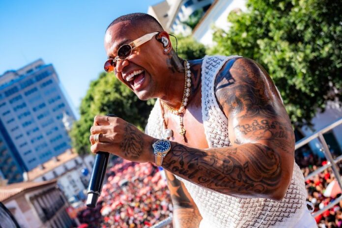 a-um-ano-do-carnaval,-abadas-de-salvador-custam-quase-r$-2-mil