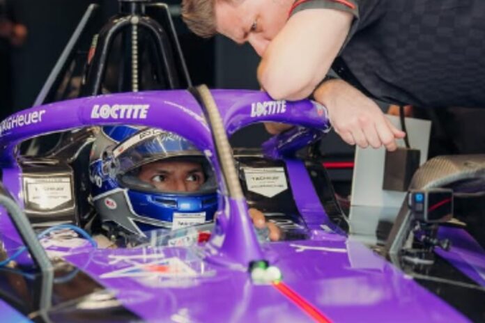 video:-ex-jogador-sergio-aguero-pilota-carro-de-formula-e