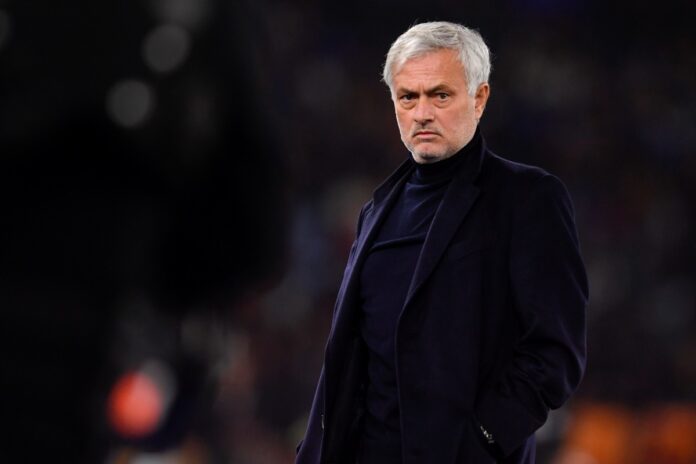 jose-mourinho-nega-acusacao-de-racismo:-“exatamente-o-contrario”