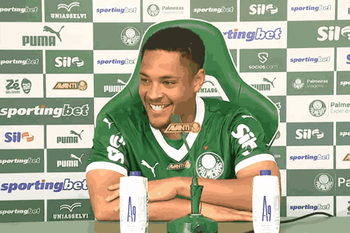 novo-camisa-9,-vitor-roque-e-apresentado-pelo-palmeiras